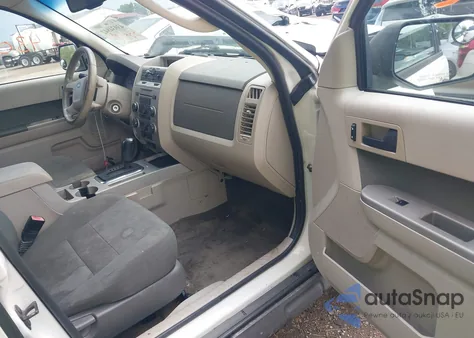 2009 Ford Escape Xlt z USA, uszkodzony, nr VIN 1FMCU03759KA59858